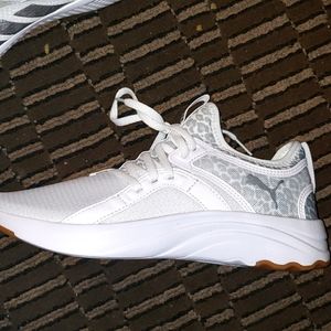 Woman sneakers puma size 8